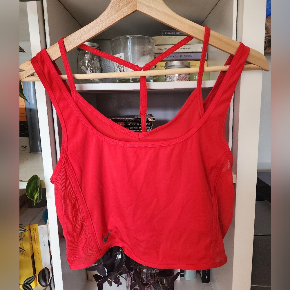 Nike 2-in-1 red cropped tank top